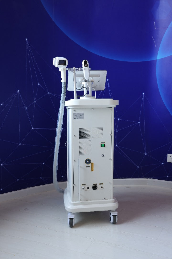 DIODE LASER ICE ALPHA PRO 4WAVE alpha-pro-ice-diode-laser-ontharingsapparaat-veilige-effectieve-ontharing-achterkant-showroom